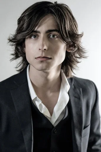 Chân dung Aidan Gallagher