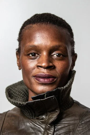Chân dung Okwui Okpokwasili