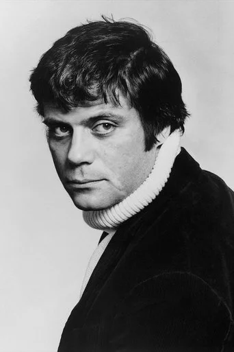 Chân dung Oliver Reed