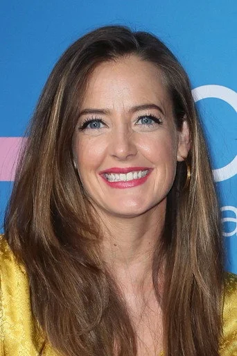 Chân dung Stephanie Allynne