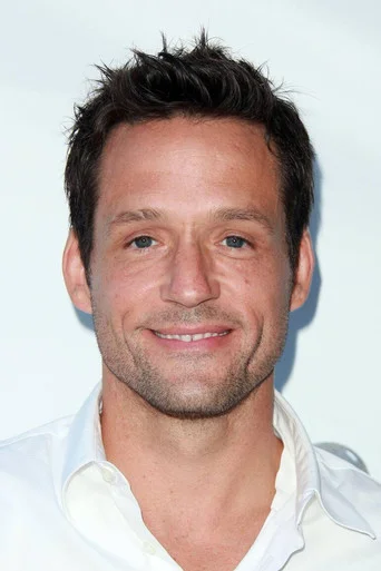 Chân dung Josh Hopkins