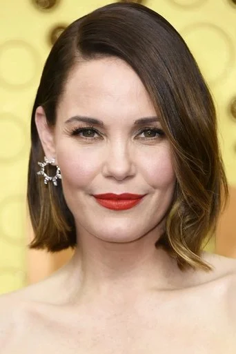 Chân dung Leslie Bibb