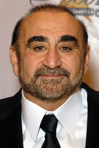 Chân dung Ken Davitian