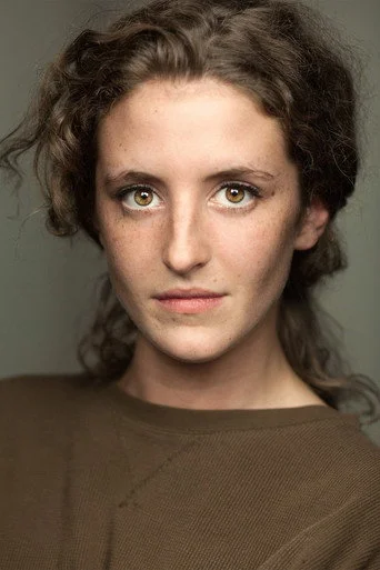 Chân dung Louisa Harland