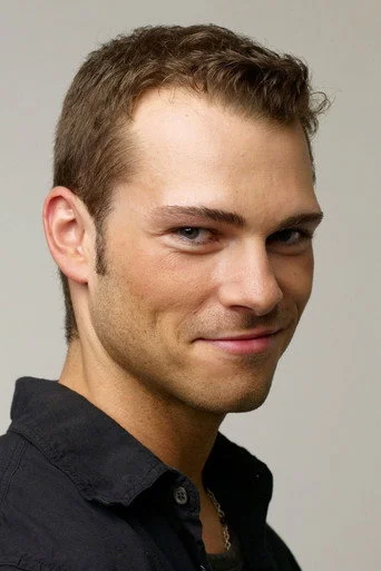 Chân dung Shawn Roberts