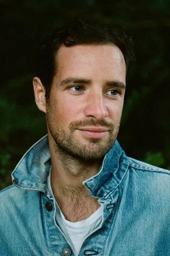Chân dung Charlie Carrick