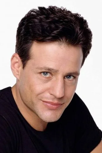 Chân dung Louis Mandylor