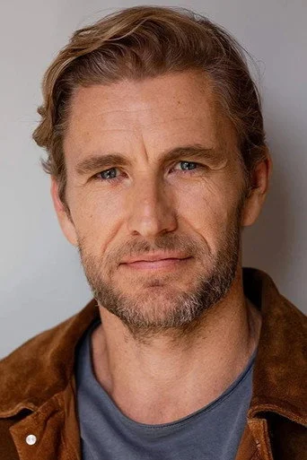 Chân dung Brett Tucker