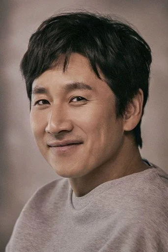 Chân dung Lee Sun Kyun