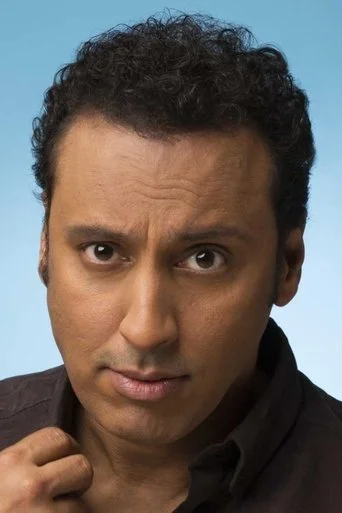 Chân dung Aasif Mandvi