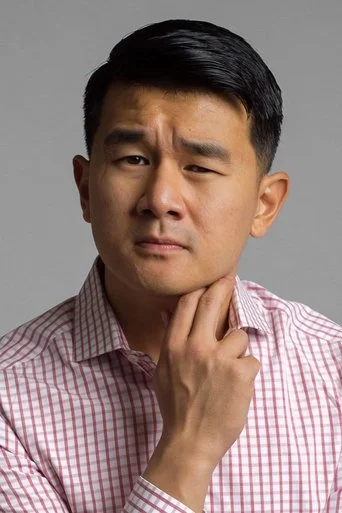 Chân dung Ronny Chieng
