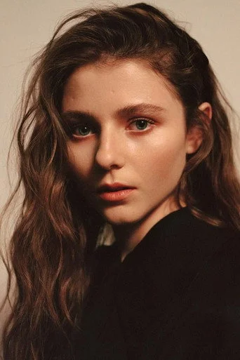 Chân dung Thomasin McKenzie