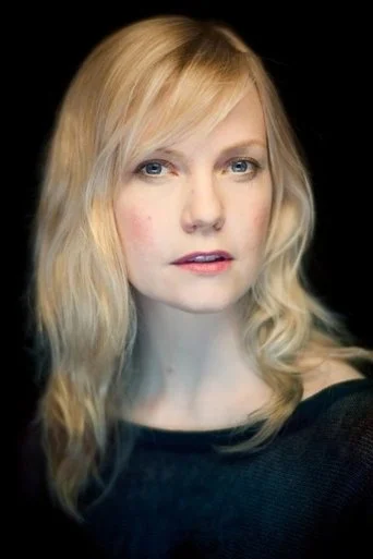 Chân dung Laura Harris
