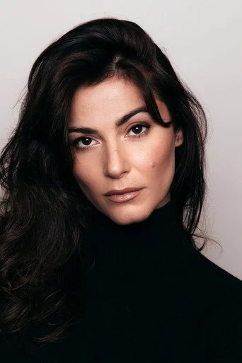 Chân dung Elysia Rotaru