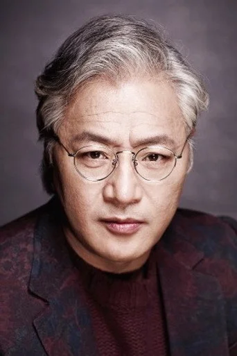 Chân dung Lee Kyung-young