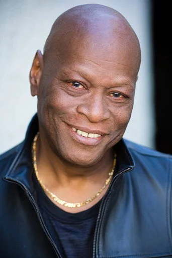 Chân dung Lew Hopson