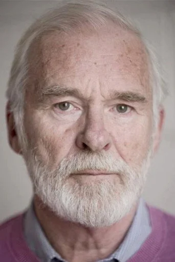 Chân dung Ian McElhinney