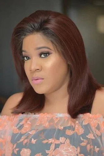 Chân dung Toyin Abraham