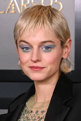 Chân dung Emma Corrin