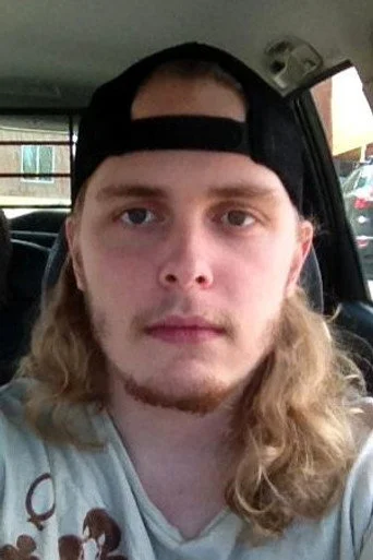 Chân dung Holden McNeil