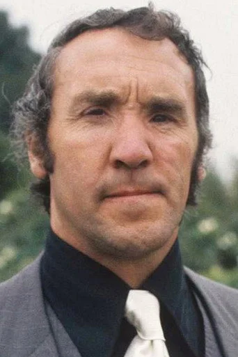 Chân dung Alfie Curtis