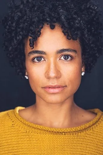 Chân dung Lauren Ridloff