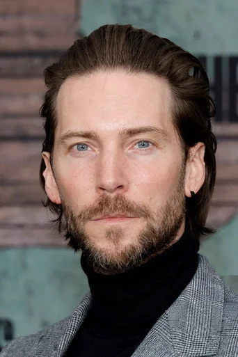 Chân dung Troy Baker