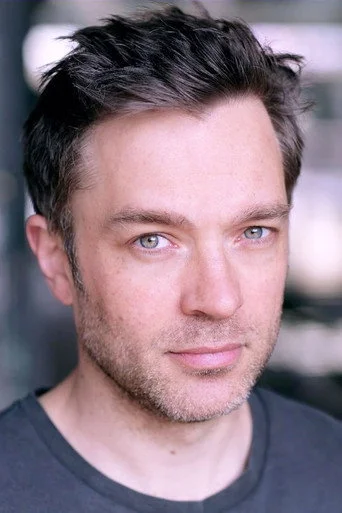 Chân dung Hadley Fraser