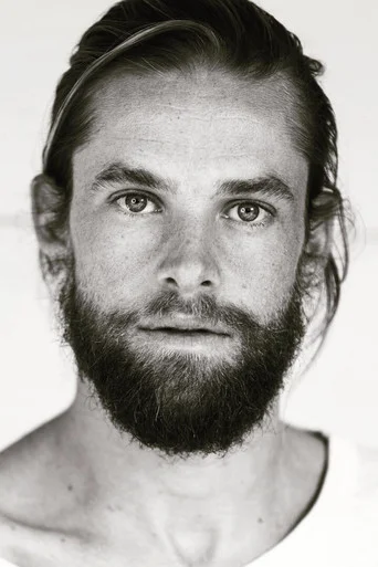 Chân dung Chris Fisher