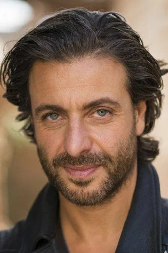 Chân dung Adam Levy