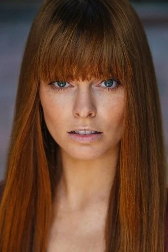 Chân dung Chloe Hurst