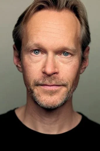Chân dung Steven Mackintosh