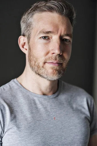 Chân dung Geoffrey Newland