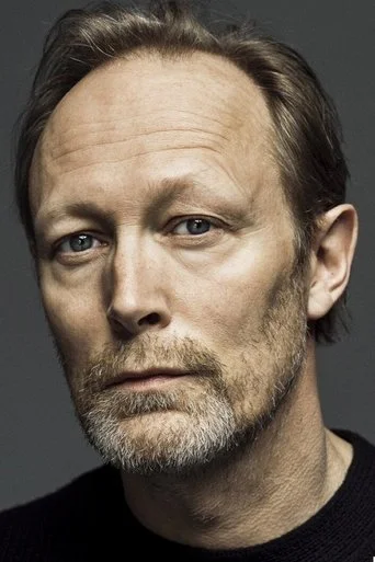 Chân dung Lars Mikkelsen