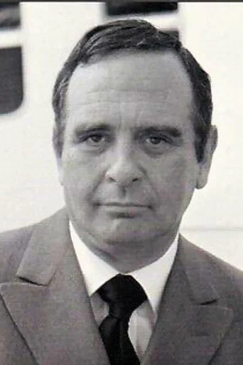 Chân dung Norman Burton