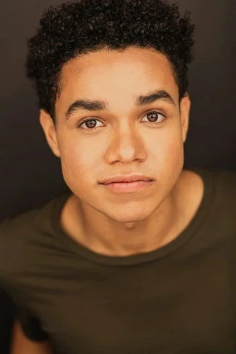 Chân dung Miles Gutierrez-Riley
