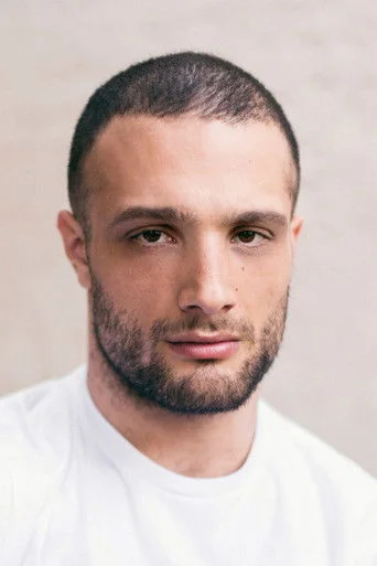 Chân dung Cosmo Jarvis