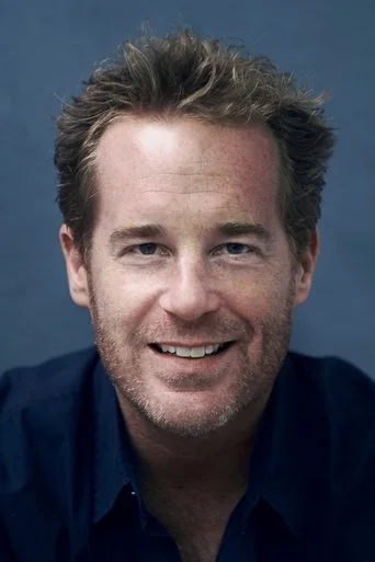 Chân dung Adam James