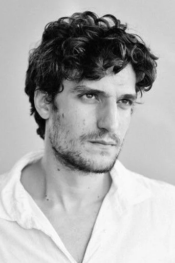 Chân dung Louis Garrel