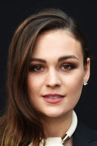 Chân dung Sophie Skelton