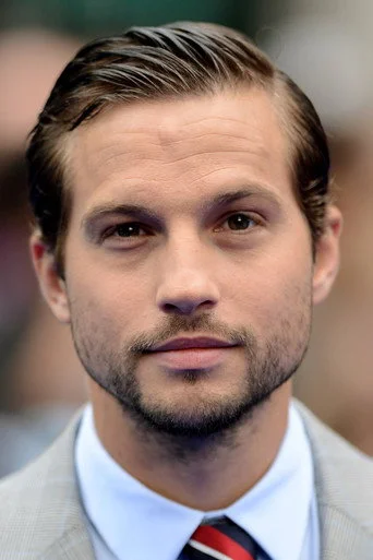Chân dung Logan Marshall-Green