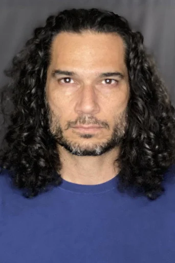 Chân dung John Santiago