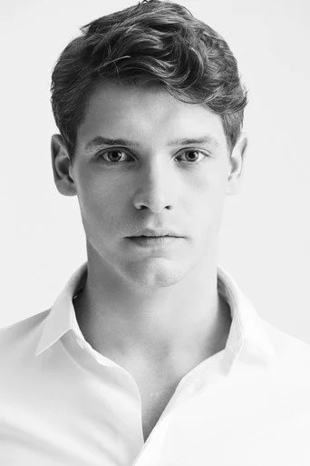 Chân dung Billy Howle