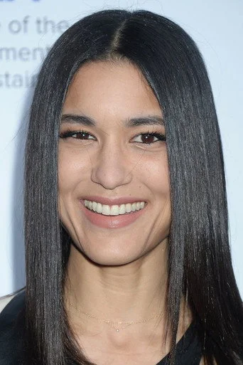 Chân dung Julia Jones