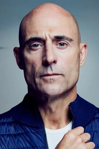 Chân dung Mark Strong