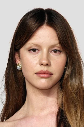 Chân dung Mia Goth