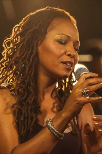 Chân dung Lisa Simone