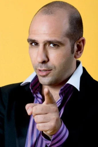 Chân dung Checco Zalone