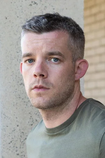 Chân dung Russell Tovey
