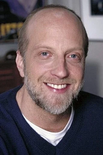 Chân dung Chris Elliott
